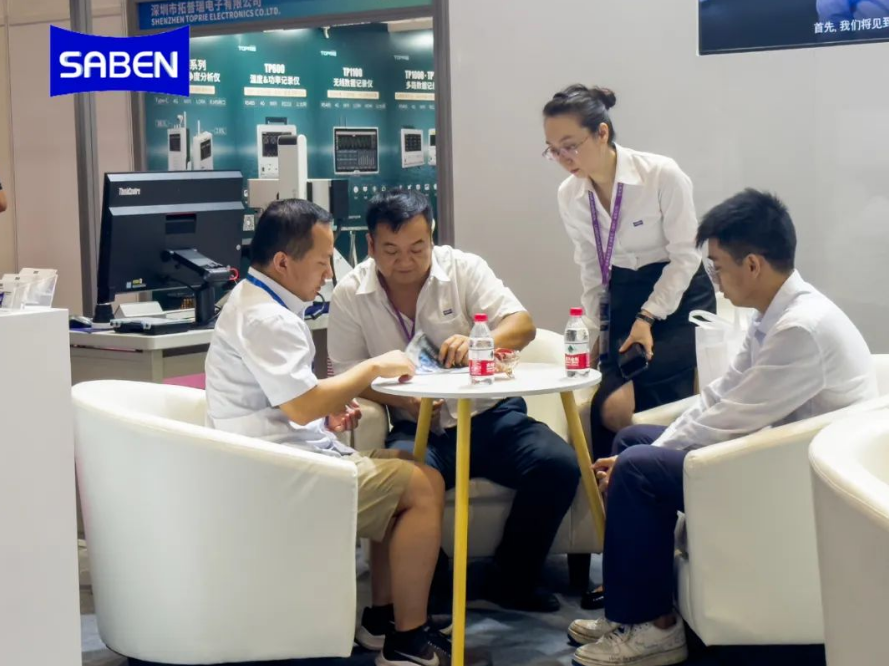 德國進口蔡司三坐標在工業(yè)博覽會客戶洽談